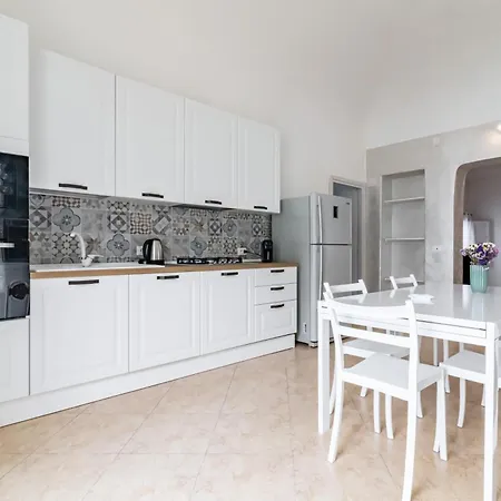 Apartamento La Dimora Dei Mille - Roomy With Terrace Palermo