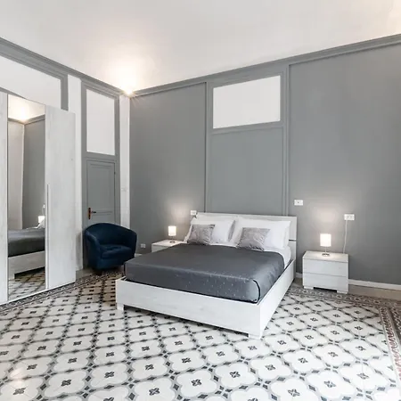 Guesthost - La Dimora Dei Mille - Roomy With Terrace Apartment *