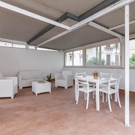 Guesthost - La Dimora Dei Mille - Roomy With Terrace Apartment *