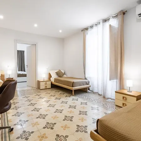 La Dimora Dei Mille - Roomy With Terrace Apartment *
